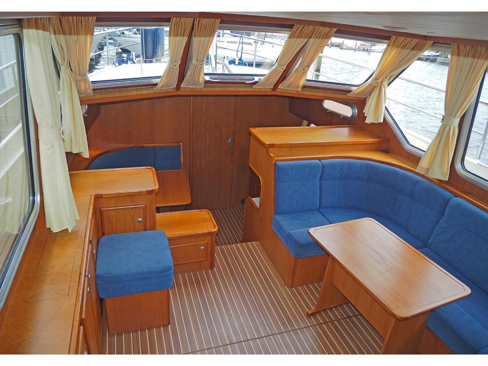 Saloon, Accommodation